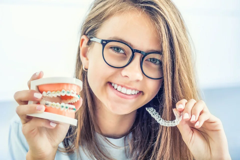 Brackets VS Invisalign® · Lanchares Dental