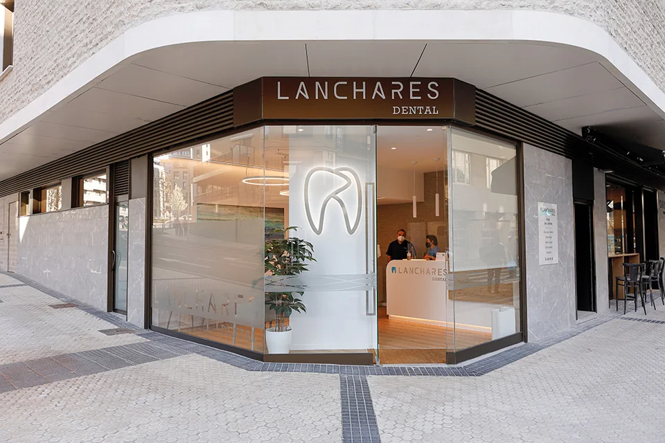Fachada de Lanchares Dental en la calle Easo 22 de San Sebastián